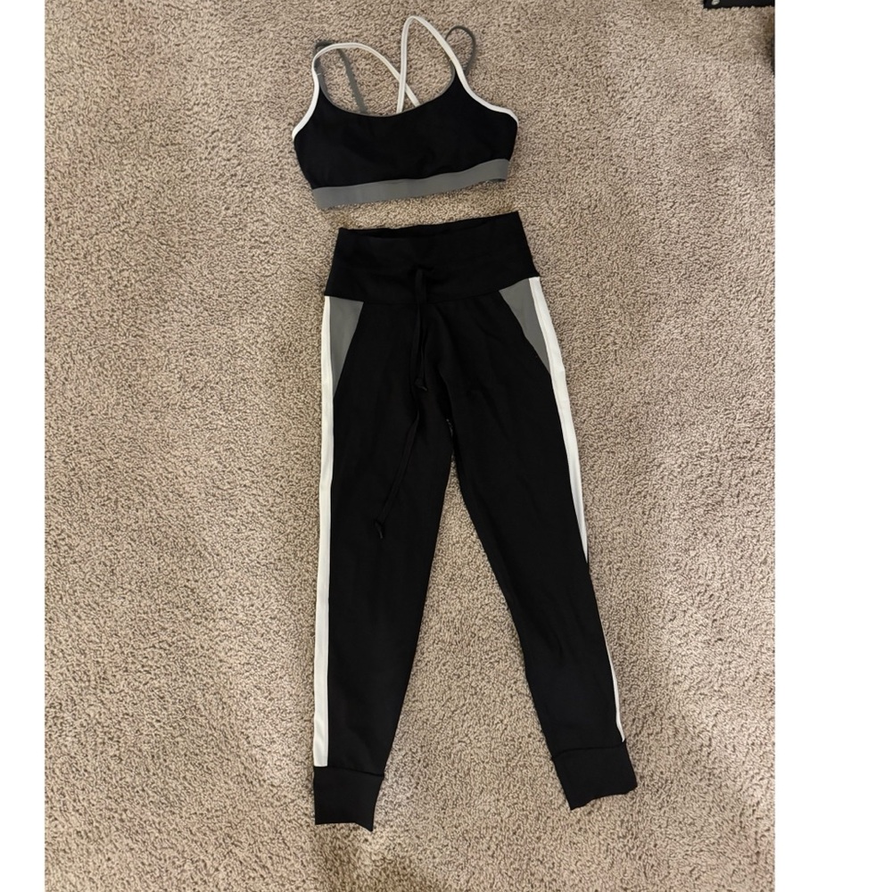 Aerie Goals Black and Grey Leggings Set